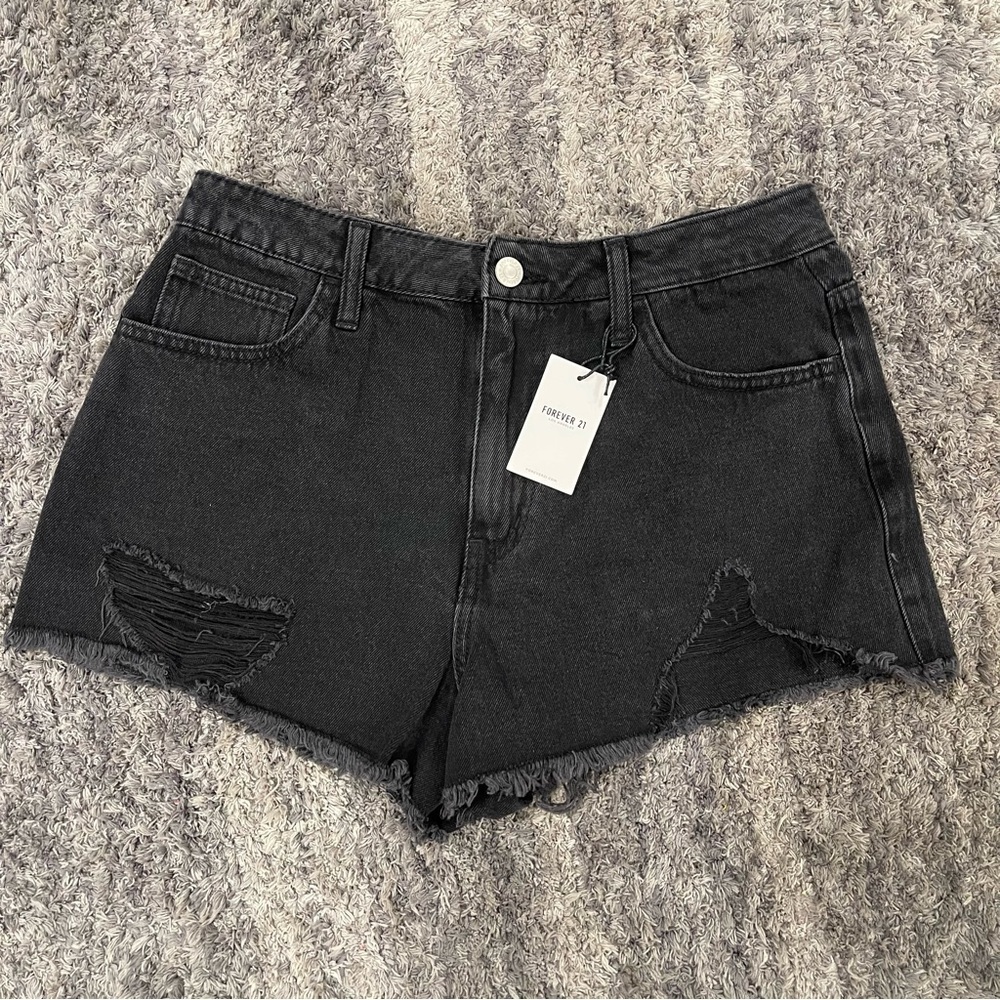 Forever 21 women’s shorts new with tags size 28